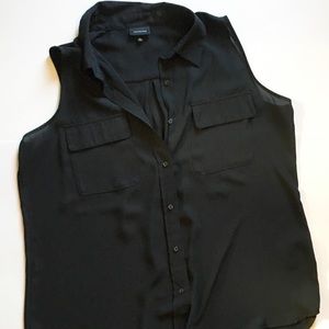 Who What Wear black button up sleeveless blouse